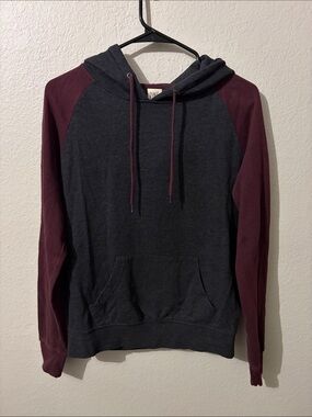 Women’s Zine Clothing Charcoal and Burgundy Raglan Sleeve Hoodie Size Medium